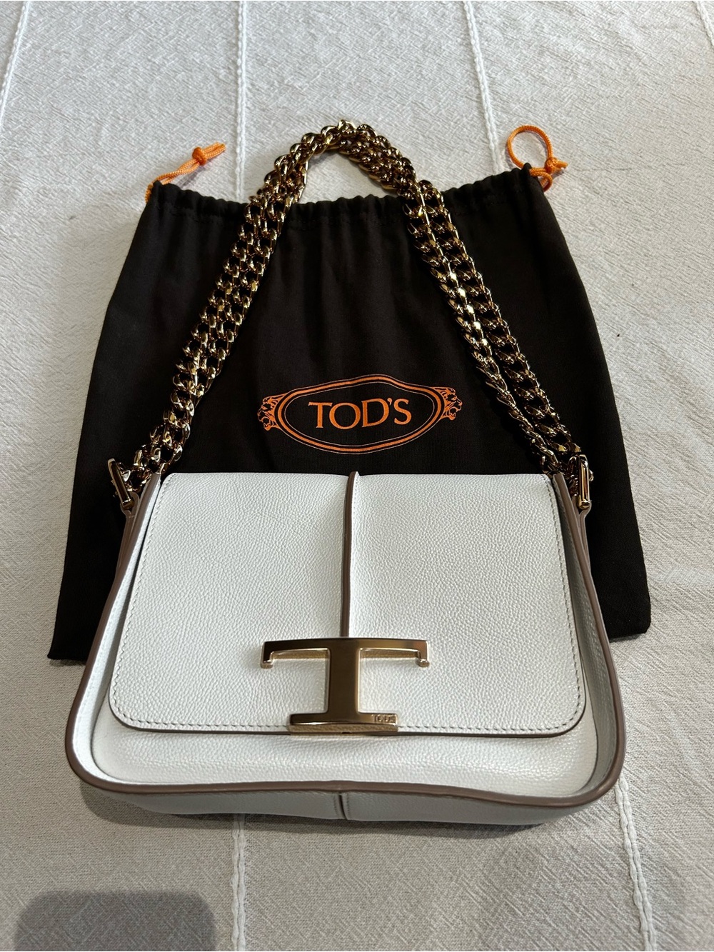 TOD'S White Leather Shoulder Bag with Gold T-Logo and Chain - Picture 2 of 9